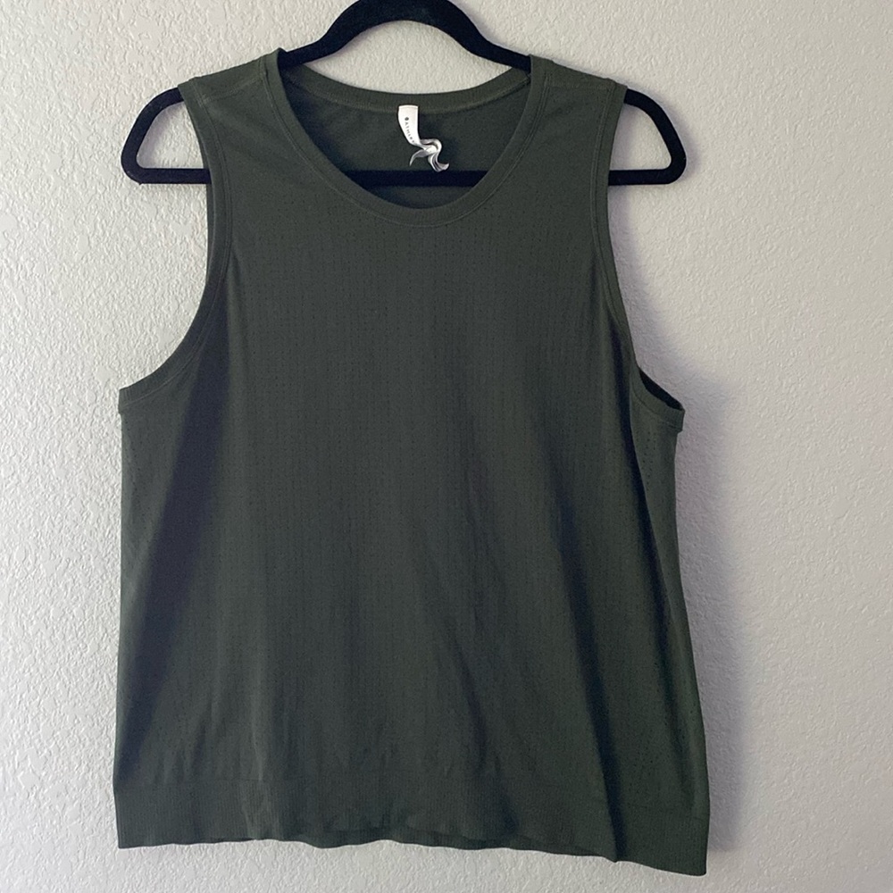 Athleta top